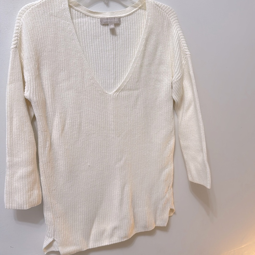 Banana Republic V-Neck Ivory Ribbed Tunic Sweater - 3/4 sleeves